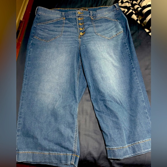 Torrid Crop Wide Leg Lightweight Vintage Stretch High-Rise Jean - Picture 2 of 5